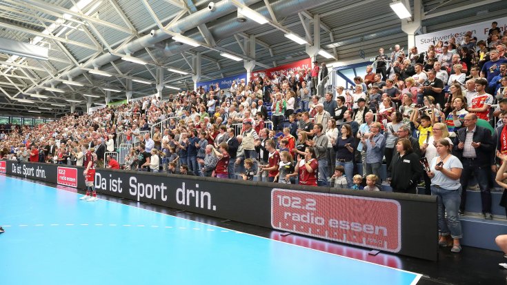 Stehplätze im Vorverkauf erhältlich! 