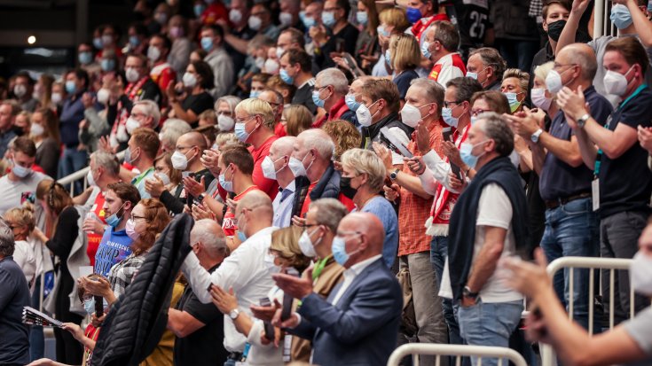 Hygienekonzept greift – 1600 TUSEM-Fans feiern erfolgreichen Heimauftakt 